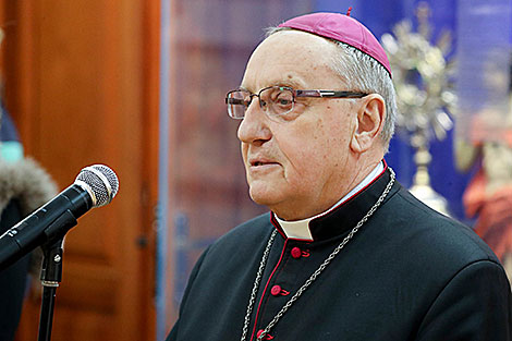 Sem explicações, a República da Belarus impediu que o arcebispo de Minsk-Mahilioŭ, Dom Tadeusz Kondrusiewicz, retornasse a seu país após uma viagem oficial ao exterior.