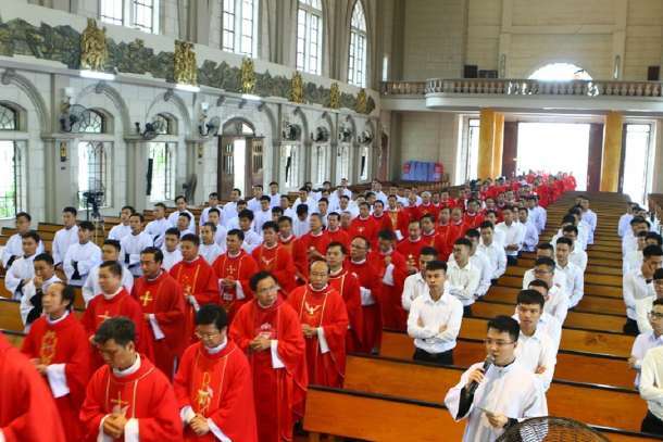 A Igreja Católica no Vietnã tem sob sua responsabilidade administrativa 11 seminários principais com 2.824 alunos de 27 dioceses.