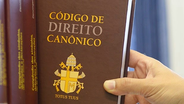 A decisão foi tomada pelo Arcebispo de Maringá recordando norma preexistente na Arquidiocese e disposições do Código de Direito Canônico. 