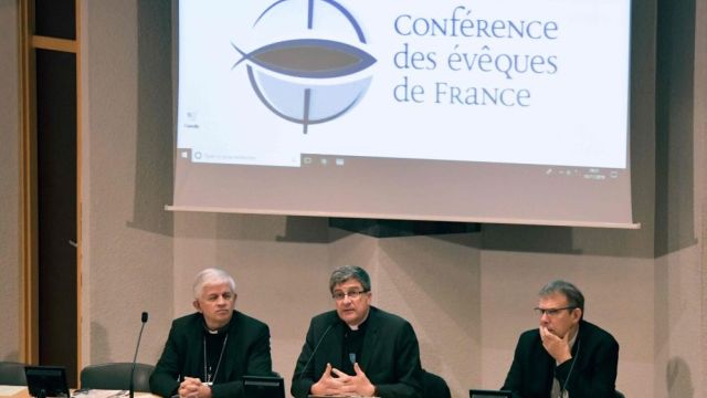 Bispos franceses convidam católicos a se informar sobre a “Lei de Bioética”,  denunciar seus erros, manifestar sua oposição a ela: “Nossa sociedade não deve ser arrastada sub-repticiamente por um caminho perigoso para o futuro da humanidade". 
