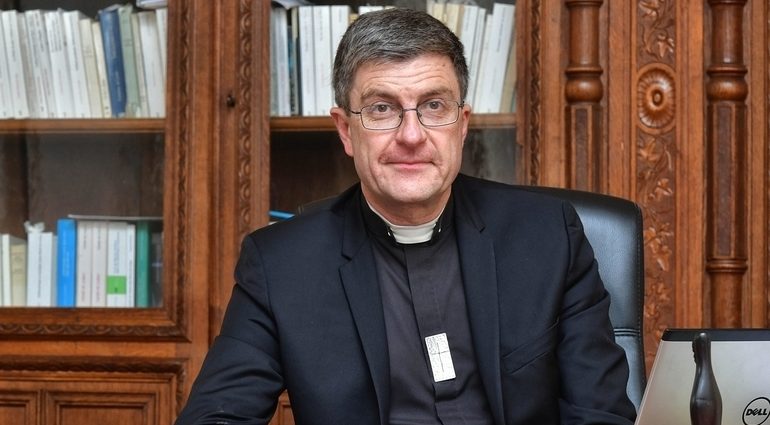 Bispos franceses expressam decepção e surpresa com o anúncio de medidas que restringem de modo exagerado e desrespeitoso a presença de fiéis nas celebrações públicas da Igreja. 
