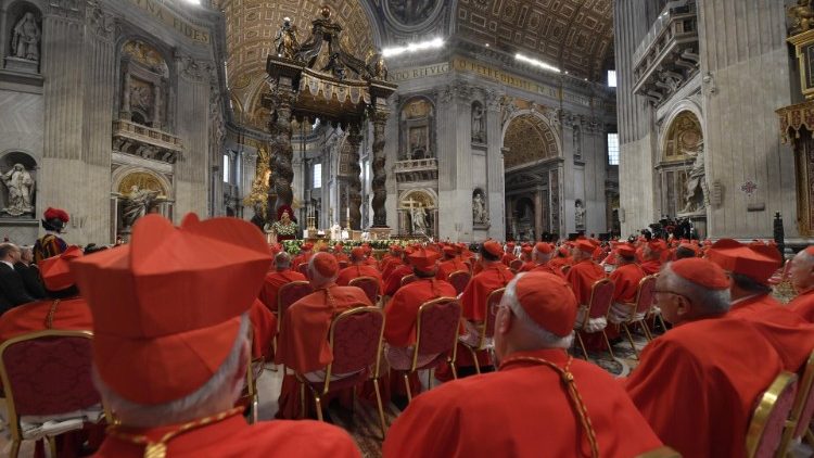 O Consistório de hoje é o sétimo convocado por Francisco, eleva o número de presenças no Colégio Cardinalício para 229, 101 não-eleitores. 