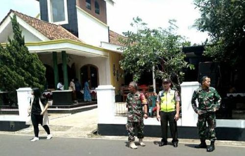 Segurança durante cerimônias de Natal e Ano Novo: ponto de preocupação para governo, polícia, sociedade civil e comunidade cristã na Indonésia.