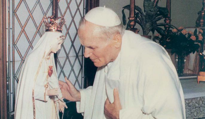 No final da Audiência Geral, o Papa exortou os fiéis à “confiança na maternal proteção” de Nossa Senhora de Fátima, “diante das dificuldades na vida de oração”.  