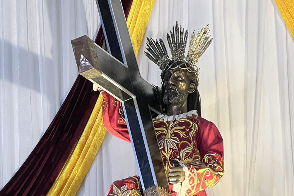 Mais de seis milhoes de fieis participam da procissao do Nazareno Negro nas Filipinas 2