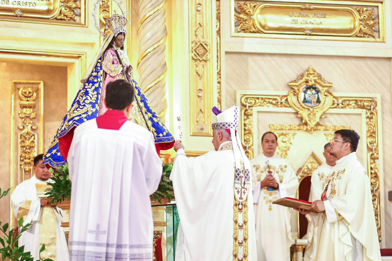 Papa Francisco homenageia Nossa Senhora de Antipolo com Rosa de Ouro 2