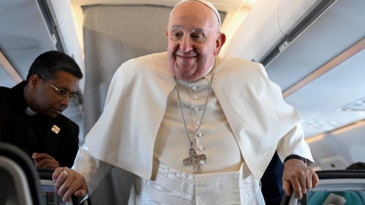 Papa Francisco retorna ao Vaticano apos 46a Viagem Apostolica de seu pontificado