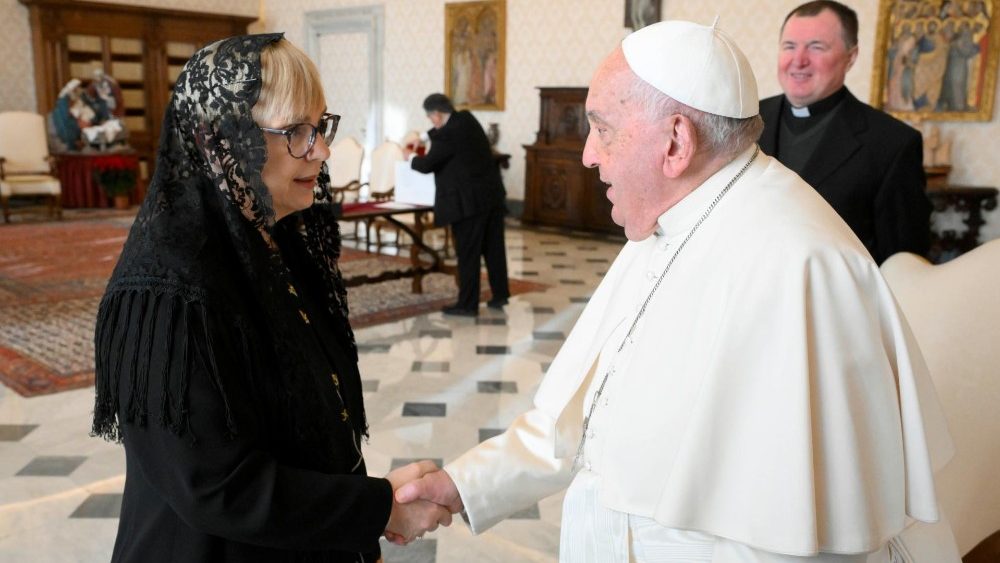 Papa Francisco recebe a presidente da Eslovenia no Vaticano 1