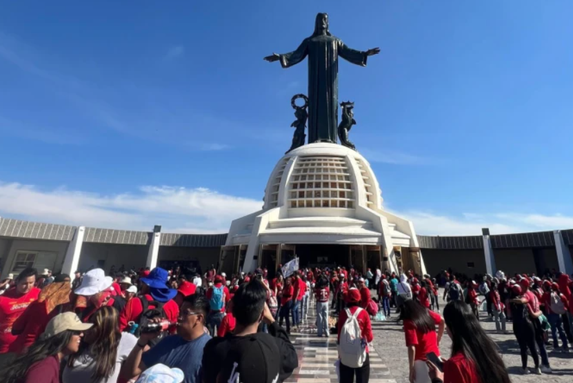 Monumento a Cristo Rei no Mexico recebe peregrinacao de 38 mil jovens 1