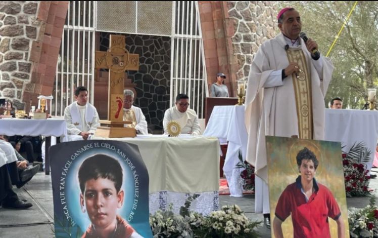 Monumento a Cristo Rei no Mexico recebe peregrinacao de 38 mil jovens 3