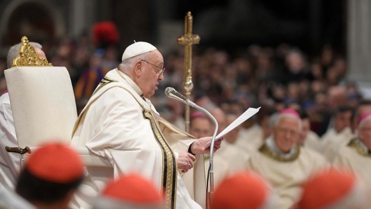 O amor e a unica luz que pode indicar o caminho da salvacao assegura Papa Francisco 1