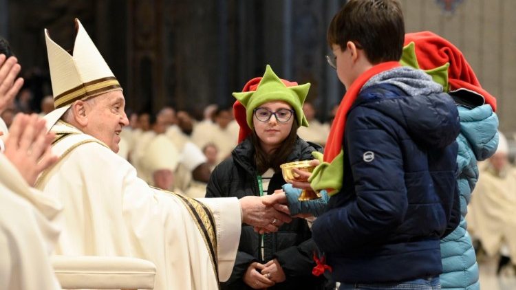 O amor e a unica luz que pode indicar o caminho da salvacao assegura Papa Francisco 2