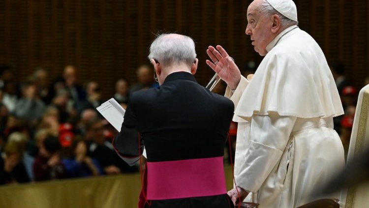 Papa exorta fieis para que cultivem o silencio que escuta e obedece a Palavra de Deus 3