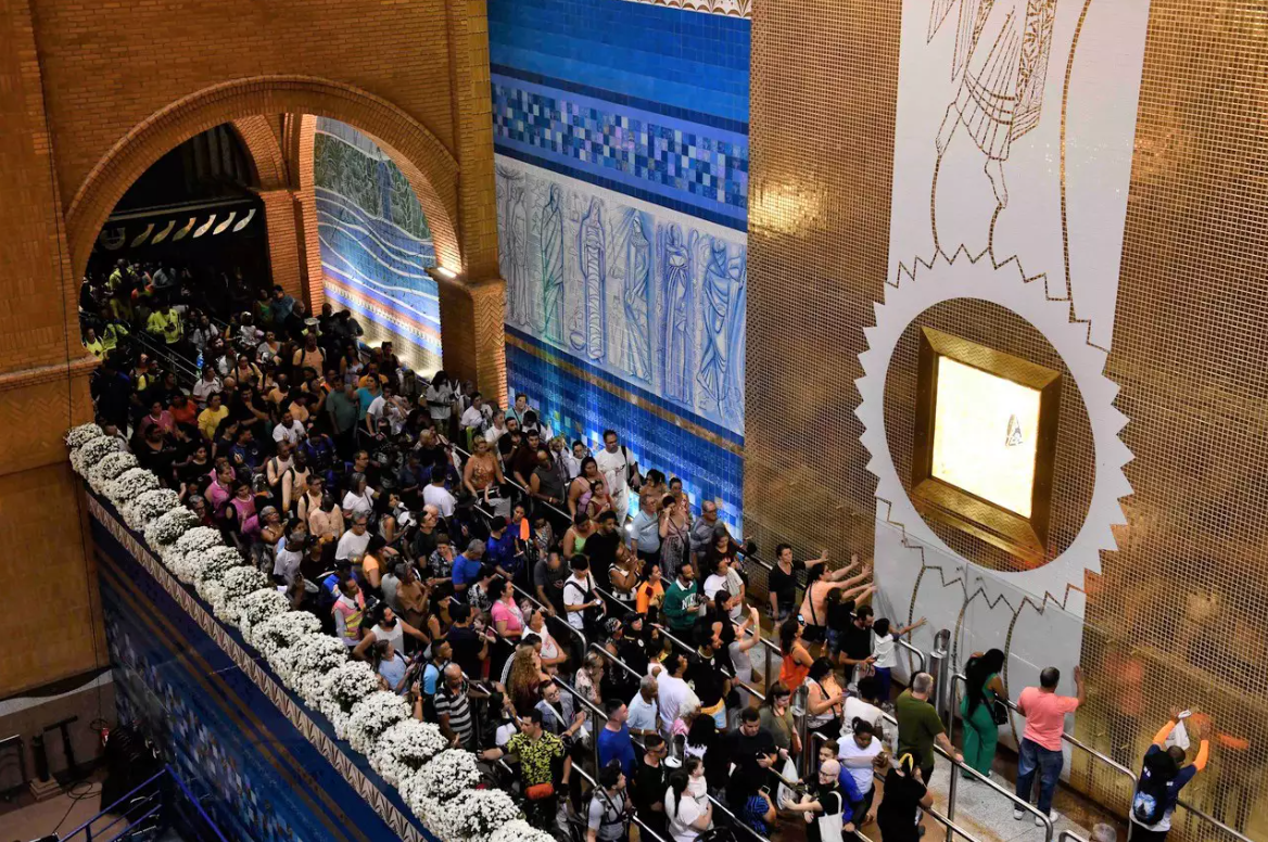 Santuario de Aparecida recebe mais de 320 mil devotos durante a Festa da Padroeira 2