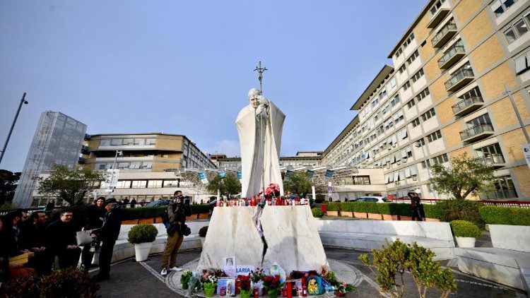 Insuficiencia renal do Papa Francisco foi resolvida assegura Vaticano