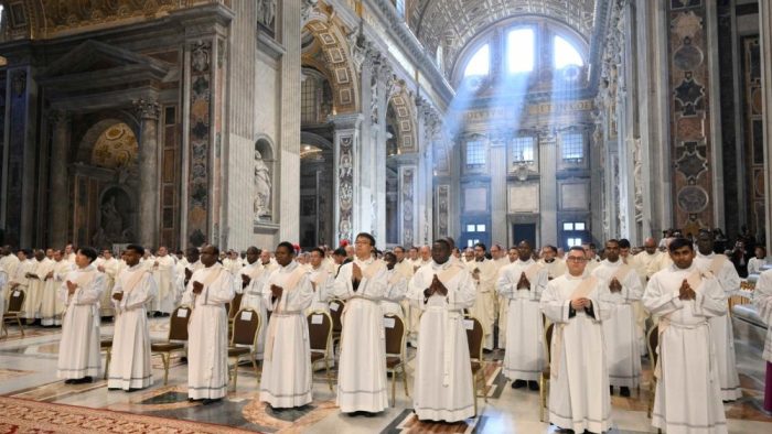 O Senhor nao procura sacerdotes perfeitos mas coracoes humildes assegura Leao XIV