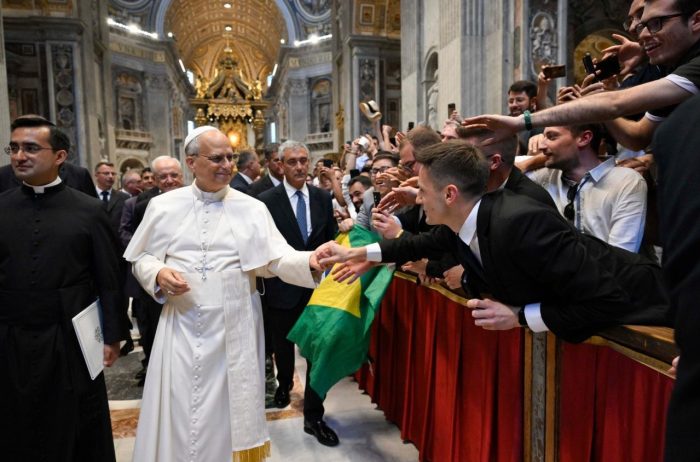Os seminaristas sao chamados a amar com o Coracao de Cristo afirma Leao XIV 1