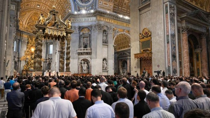 Os seminaristas sao chamados a amar com o Coracao de Cristo afirma Leao XIV 3