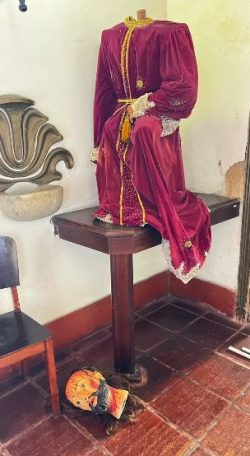 Campos dos Goytacazes: Igreja centenária de Nossa Senhora da Lapa é alvo de vandalismo 1 Fotos: screenshot/ Edvar Júnior/ Instagram