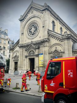 Incêndio na Igreja Notre-Dame-des-Champs: acidente ou ato criminoso? 2 Foto: Jean Bart/ X