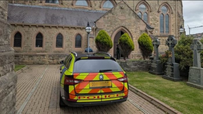 Sacerdote catolico e ferido gravemente em ataque contra Igreja na Irlanda 3