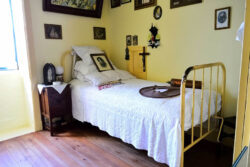 Quarto da Beata Alexandrina e a cama onde foi o seu calvario Paulo Kenji