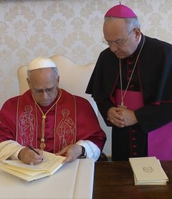 Leão XIV assina sua primeira Exortação Apostólica “Dilexi te” 1 Foto: screenshot/ Vatican News/ Facebook